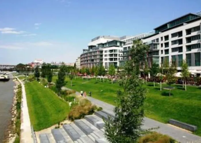 Stylish Getaway In Prime Bratislava Location - By The Danube And Old Town