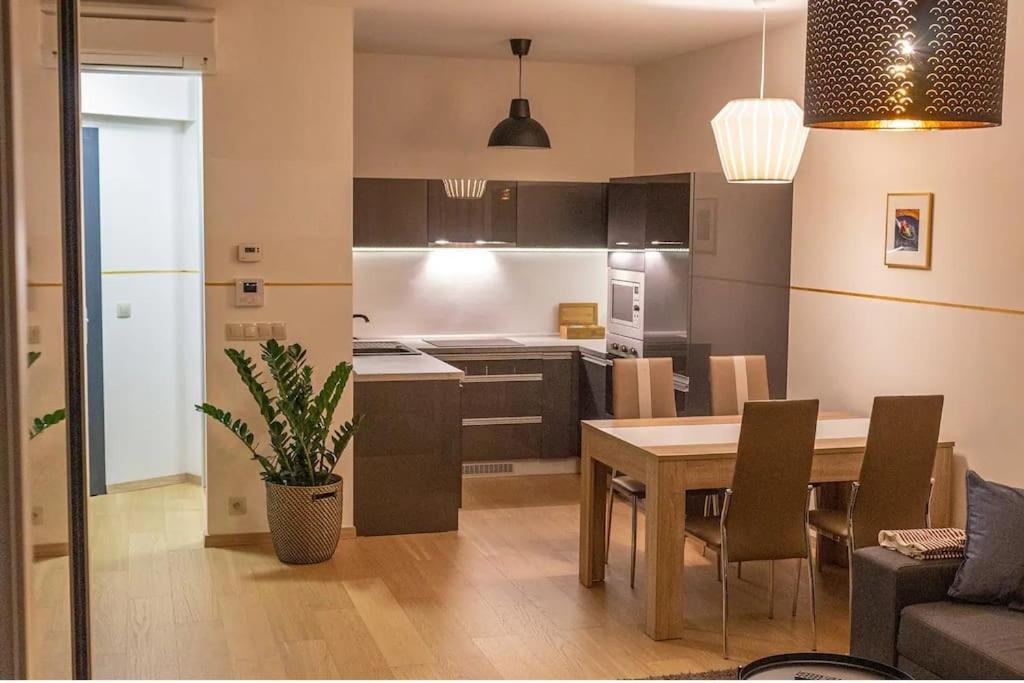 Stylish Getaway In Prime Location - By The Danube And Old Town *