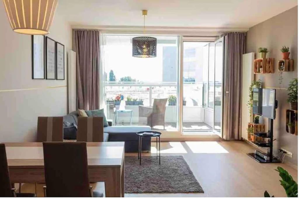 Stylish Getaway In Prime Location - By The Danube And Old Town Appartamento Bratislava