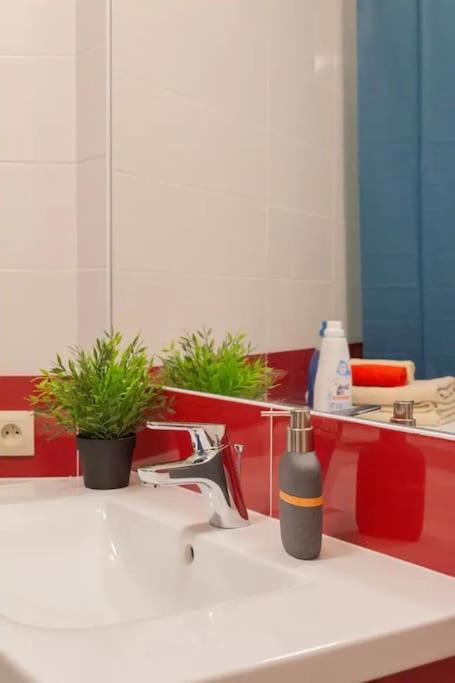 Stylish Getaway In Prime Location - By The Danube And Old Town Appartamento *