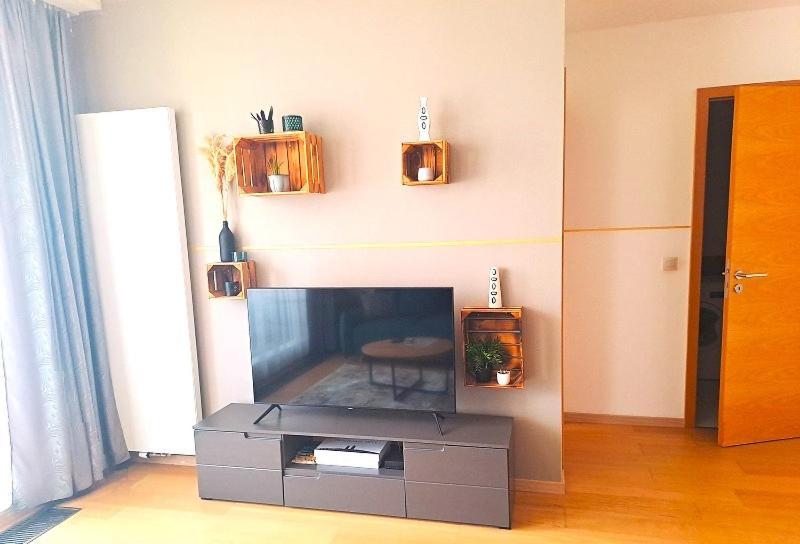 Free Garage Parking!!! Stylish Getaway In Prime Location - By The Danube And Old Town 公寓 *
